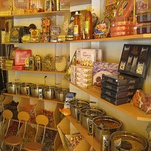 قفسه دیوارکوب
